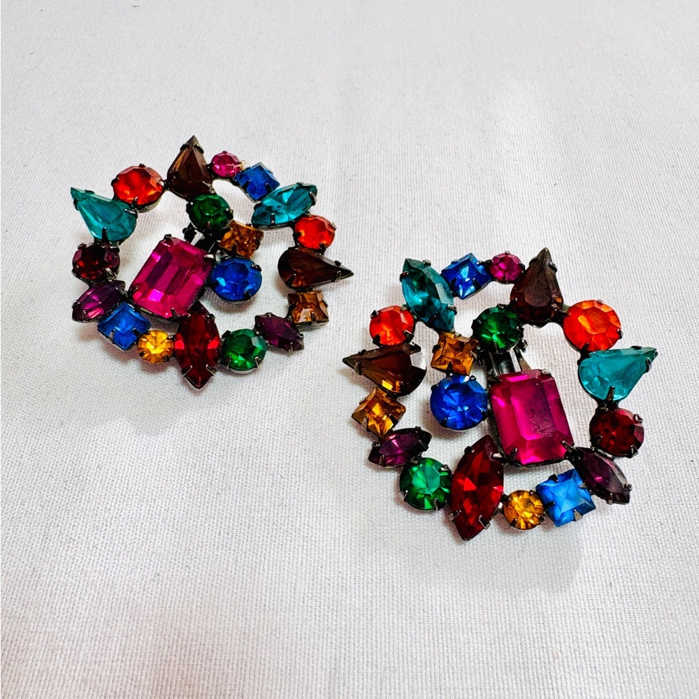 Vintage Vibrant Rhinestone Clip On Earrings